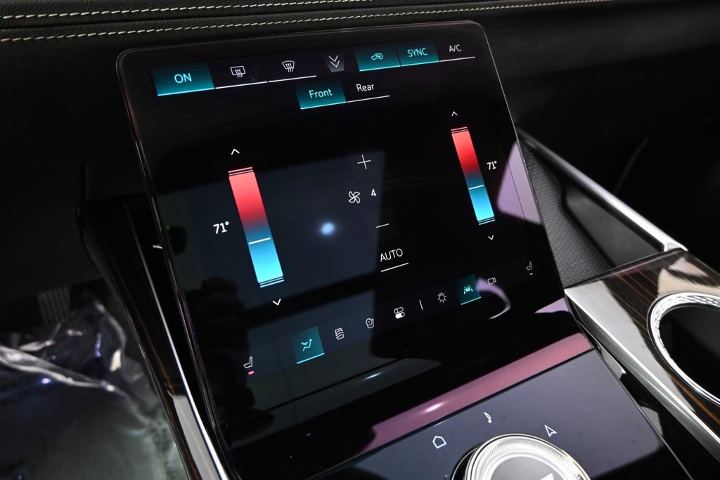 Certified 2025 Cadillac Escalade Premium Luxury image 32