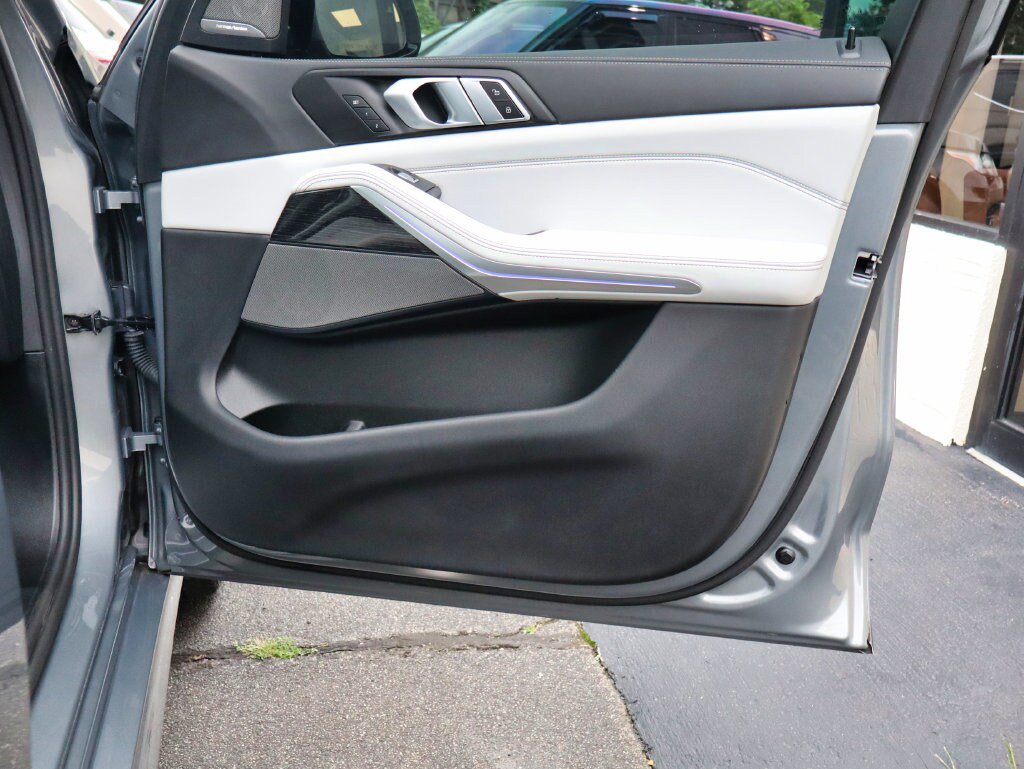 Used 2025 BMW X7 xDrive40i w/ M Sport Package AWD/4WD image 57