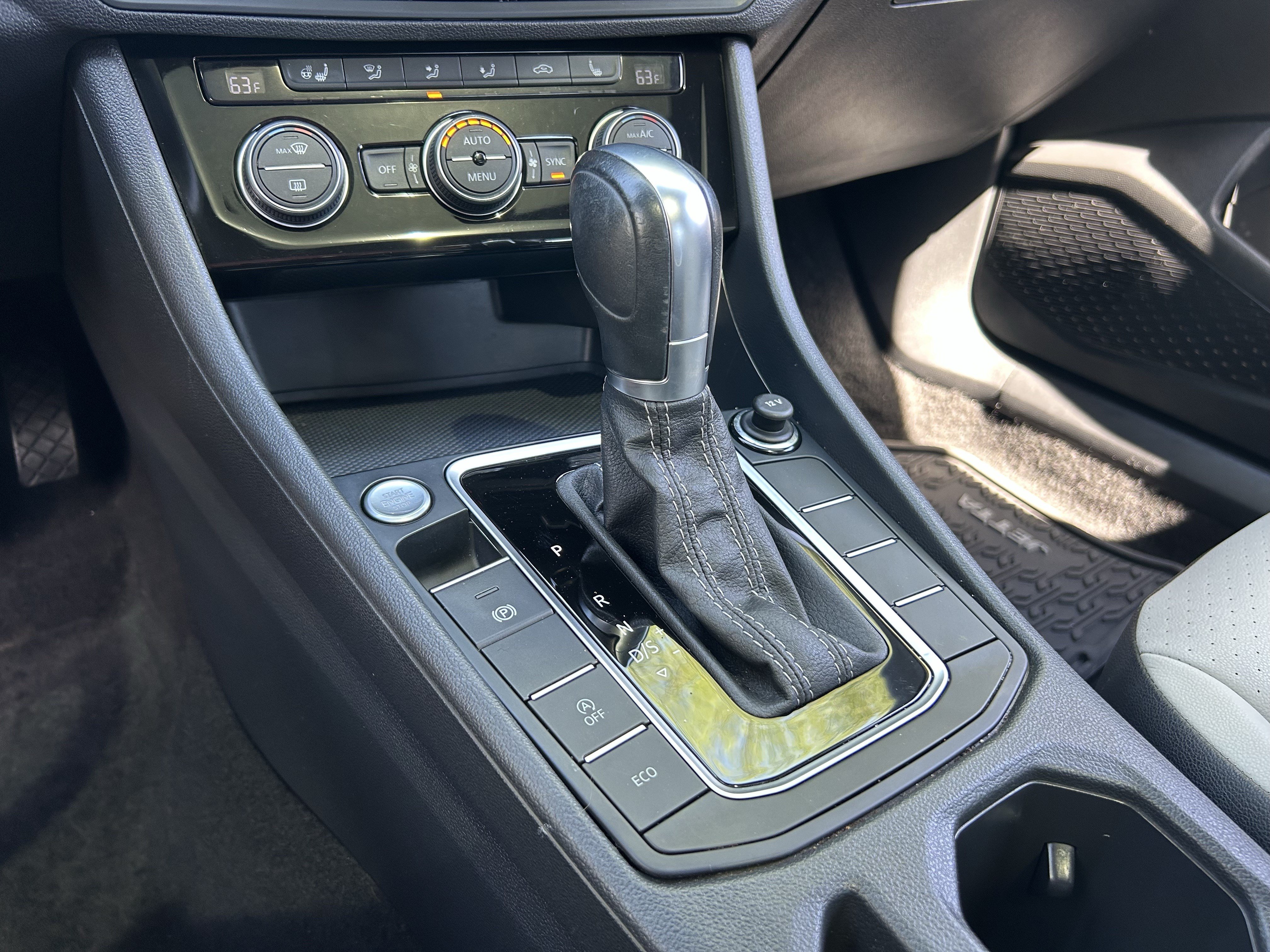 Used 2019 Volkswagen Jetta R-Line w/ R-Line Cold Weather Package FWD image 24