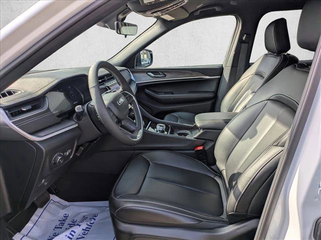 Used 2025 Jeep Grand Cherokee L Limited image 11