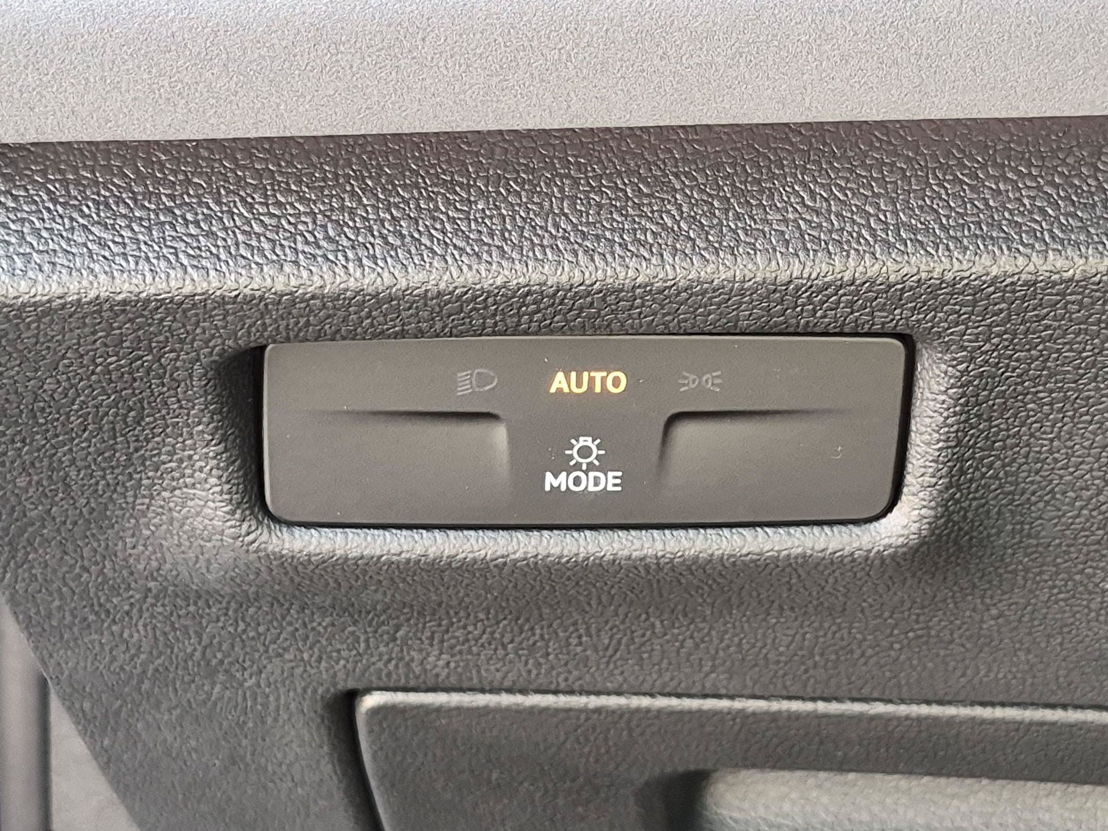 New 2026 Volkswagen Tiguan SE AWD/4WD image 17