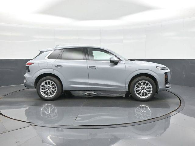 Used 2026 Audi Q3 quattro 2.0T w/ Driver Assistance Package AWD/4WD image 8