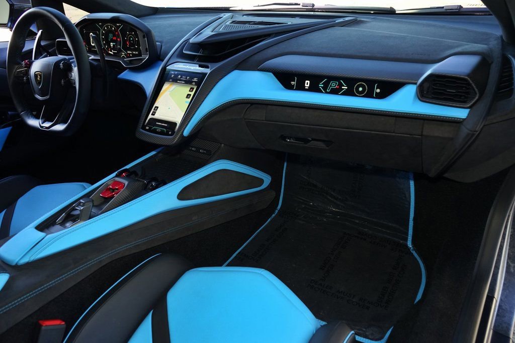 Used 2025 Lamborghini Revuelto image 24