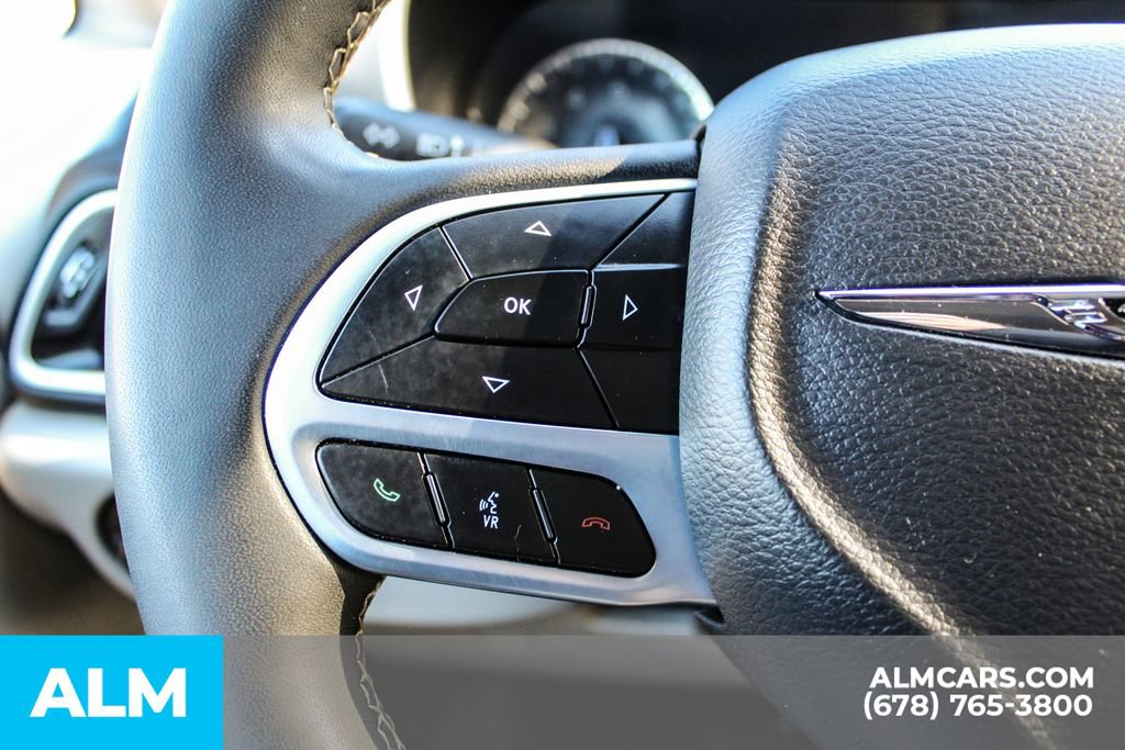 Used 2023 Chrysler Pacifica Touring-L image 29