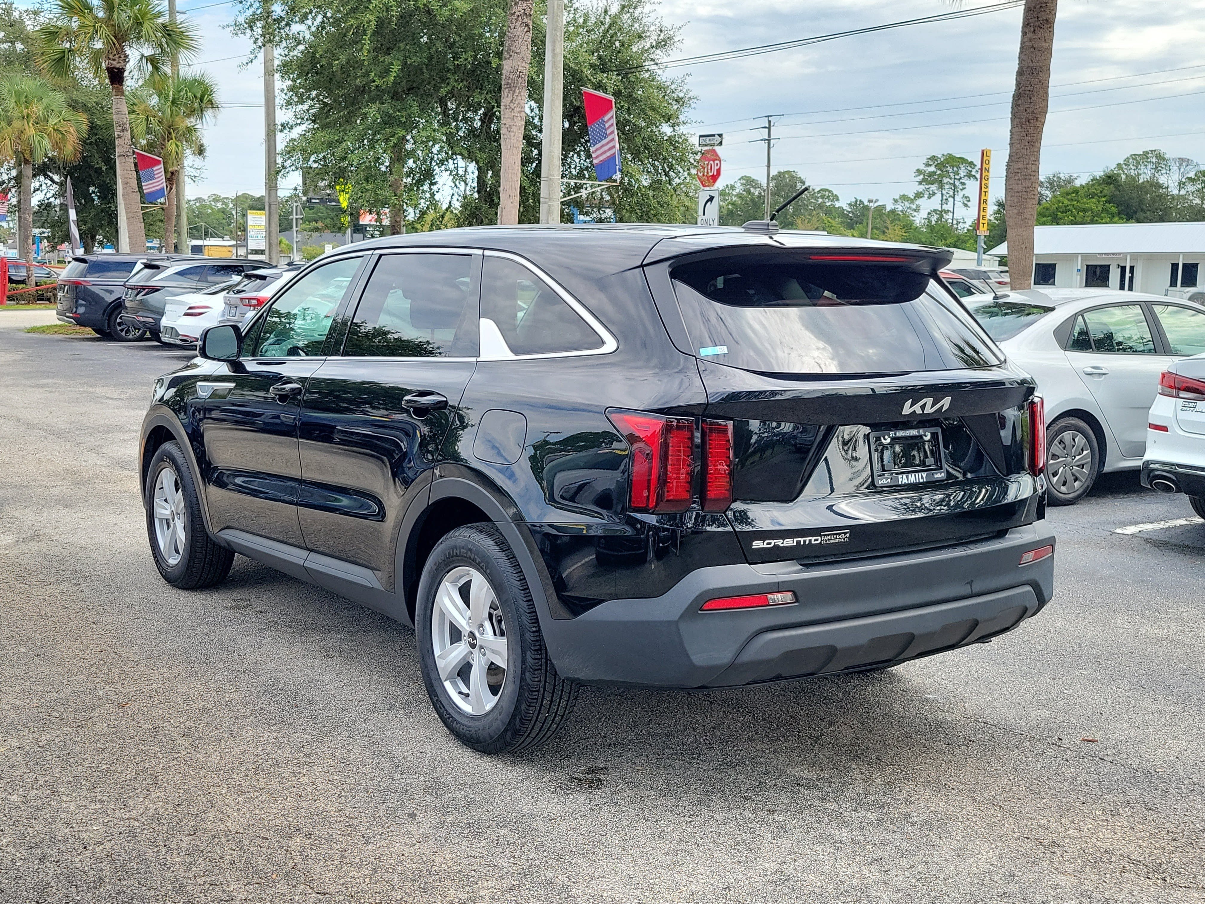 Certified 2023 Kia Sorento LX FWD image 4