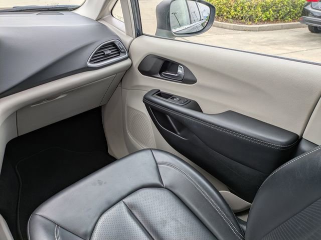 Certified 2023 Chrysler Pacifica Touring-L image 20