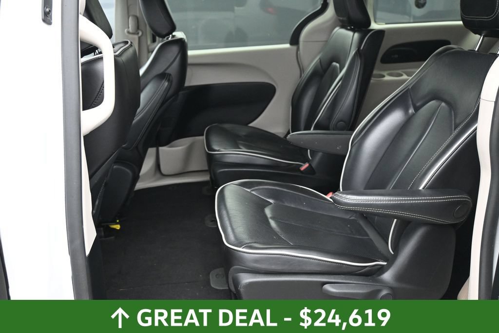 Used 2023 Chrysler Pacifica Limited FWD image 21