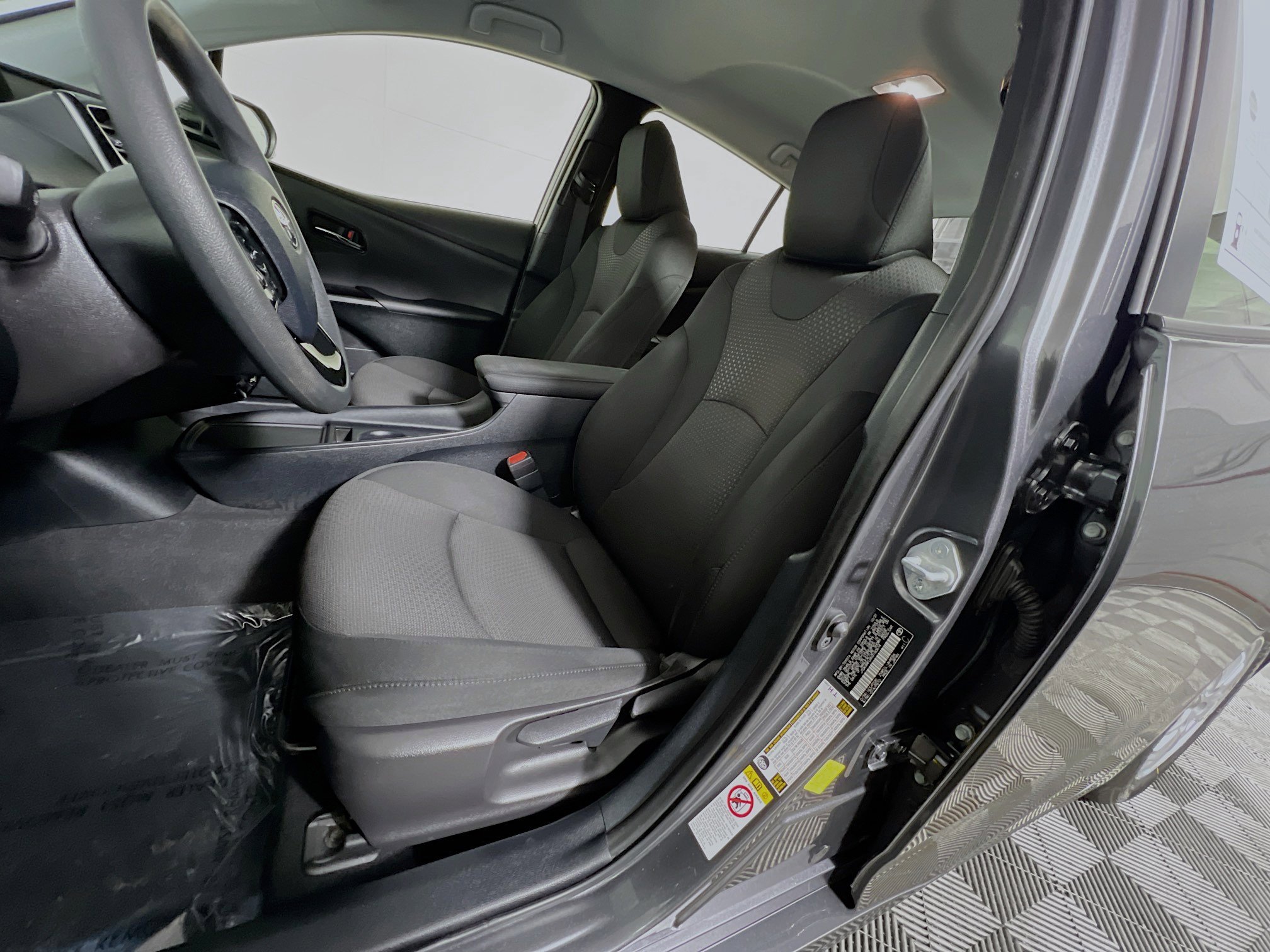 Used 2022 Toyota Prius LE image 15