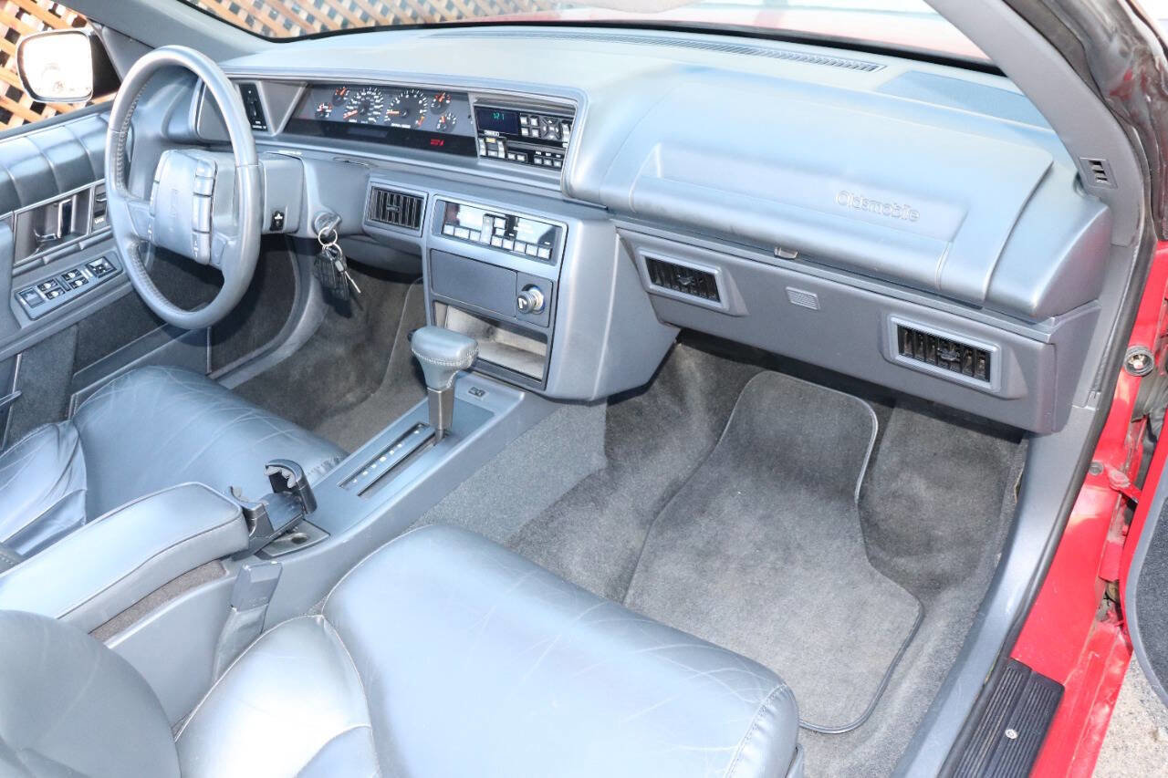Used 1993 Oldsmobile Cutlass Supreme Convertible image 51