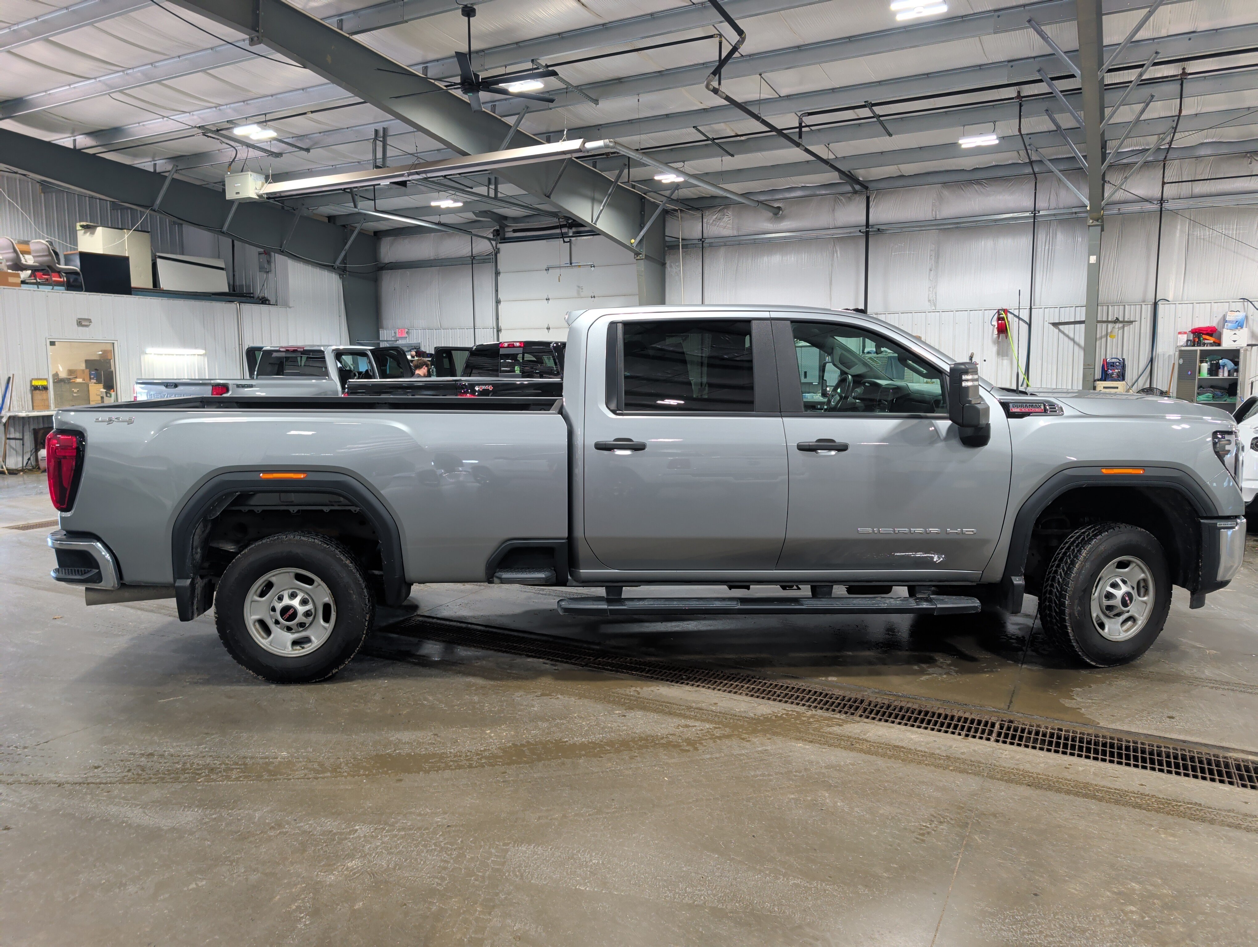 Used 2024 GMC Sierra 2500 Pro AWD/4WD image 2