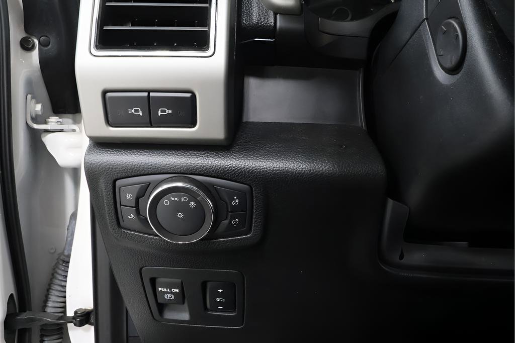 Used 2019 Ford F150 Lariat w/ Equipment Group 502A Luxury AWD/4WD image 19