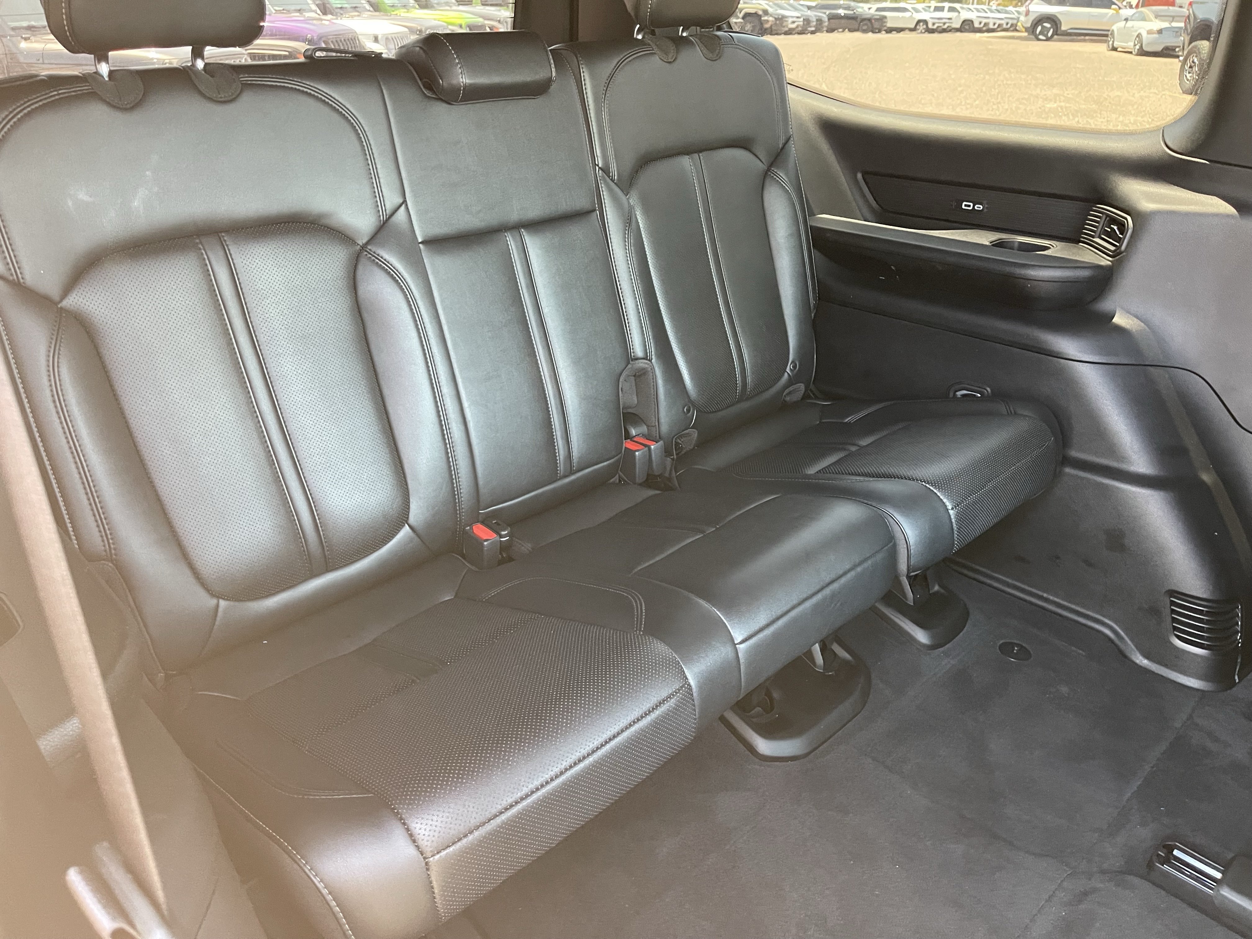 Certified 2025 Jeep Wagoneer Series II AWD/4WD image 13