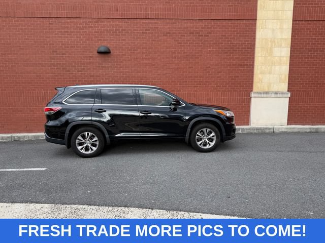 Used 2015 Toyota Highlander XLE AWD/4WD video 1