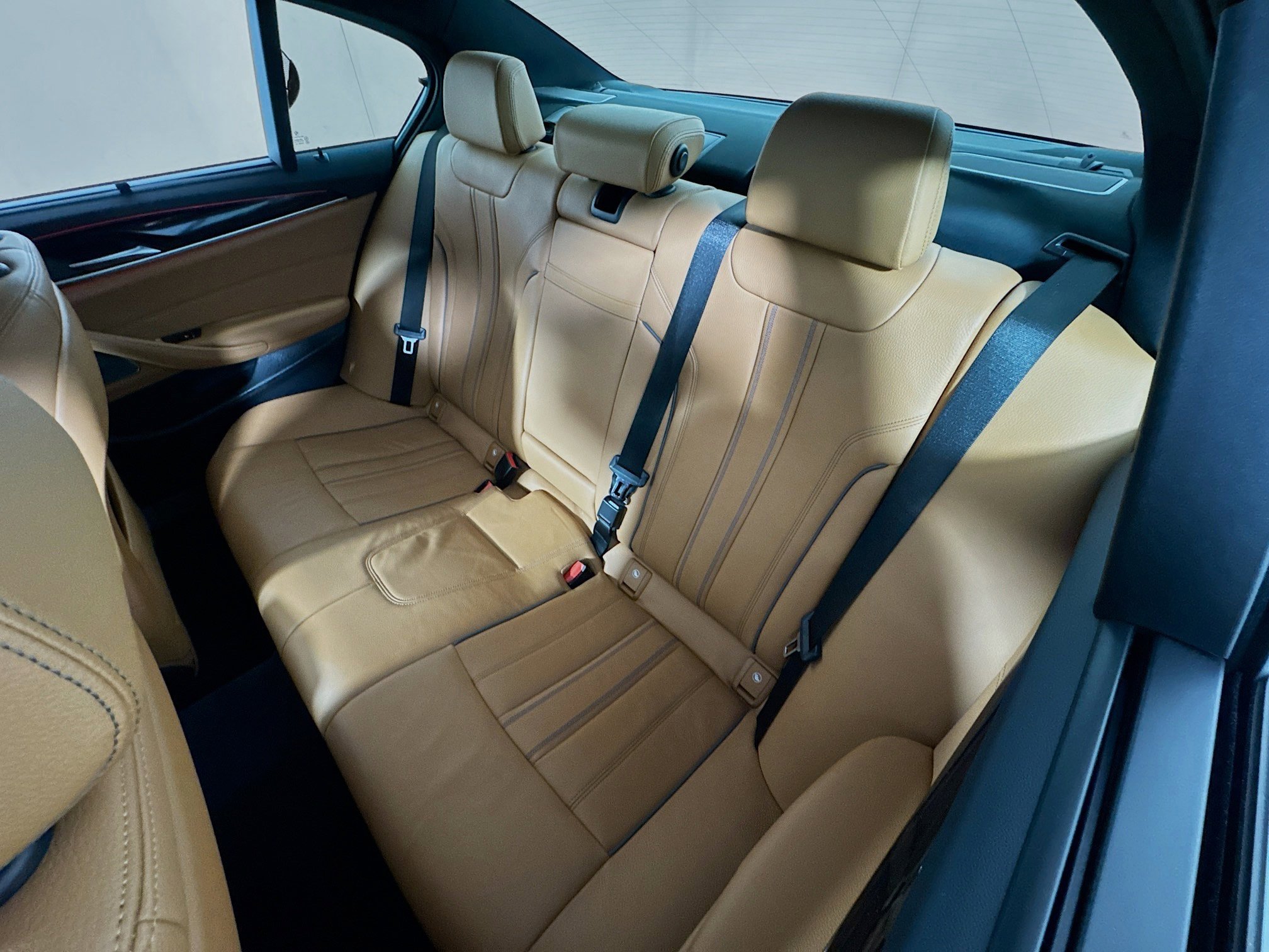 Used 2023 BMW 530e xDrive w/ Executive Package image 24