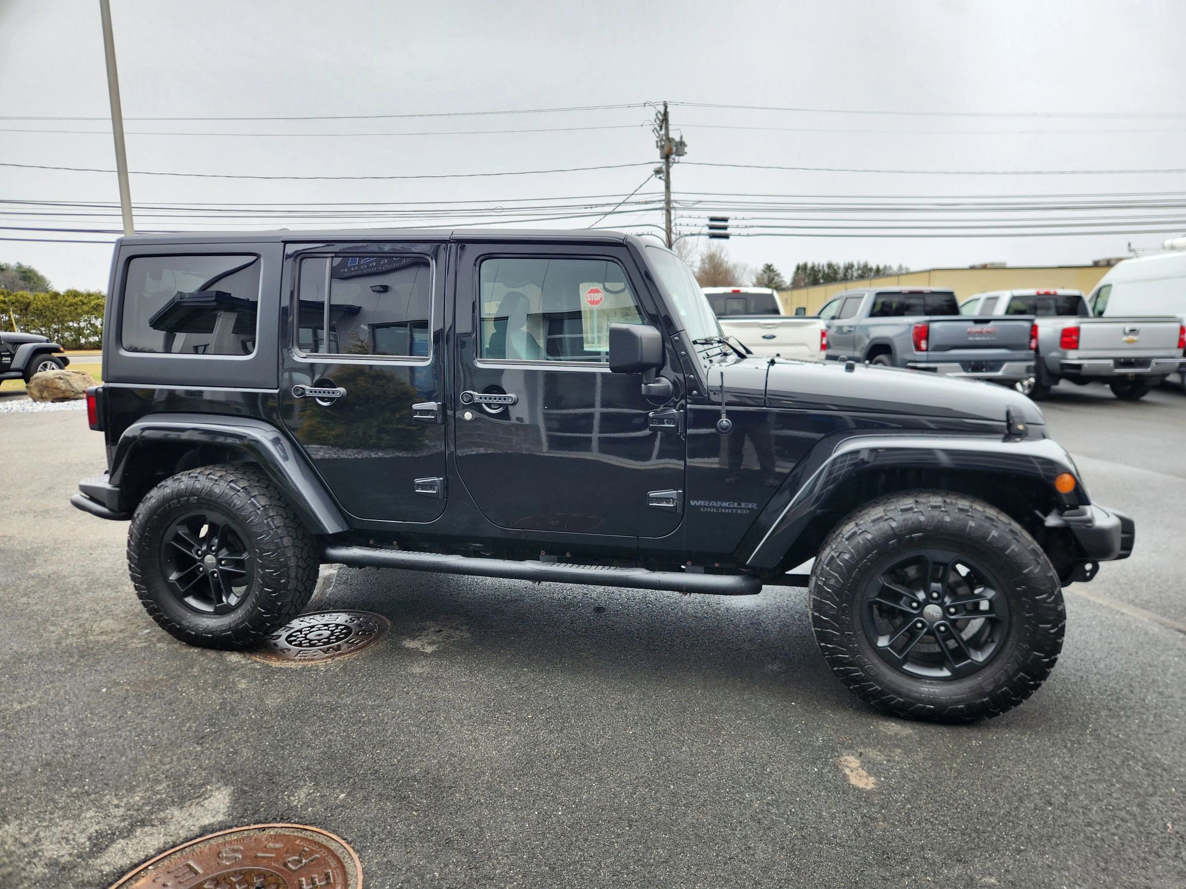 Used 2017 Jeep Wrangler Unlimited Sahara AWD/4WD image 23