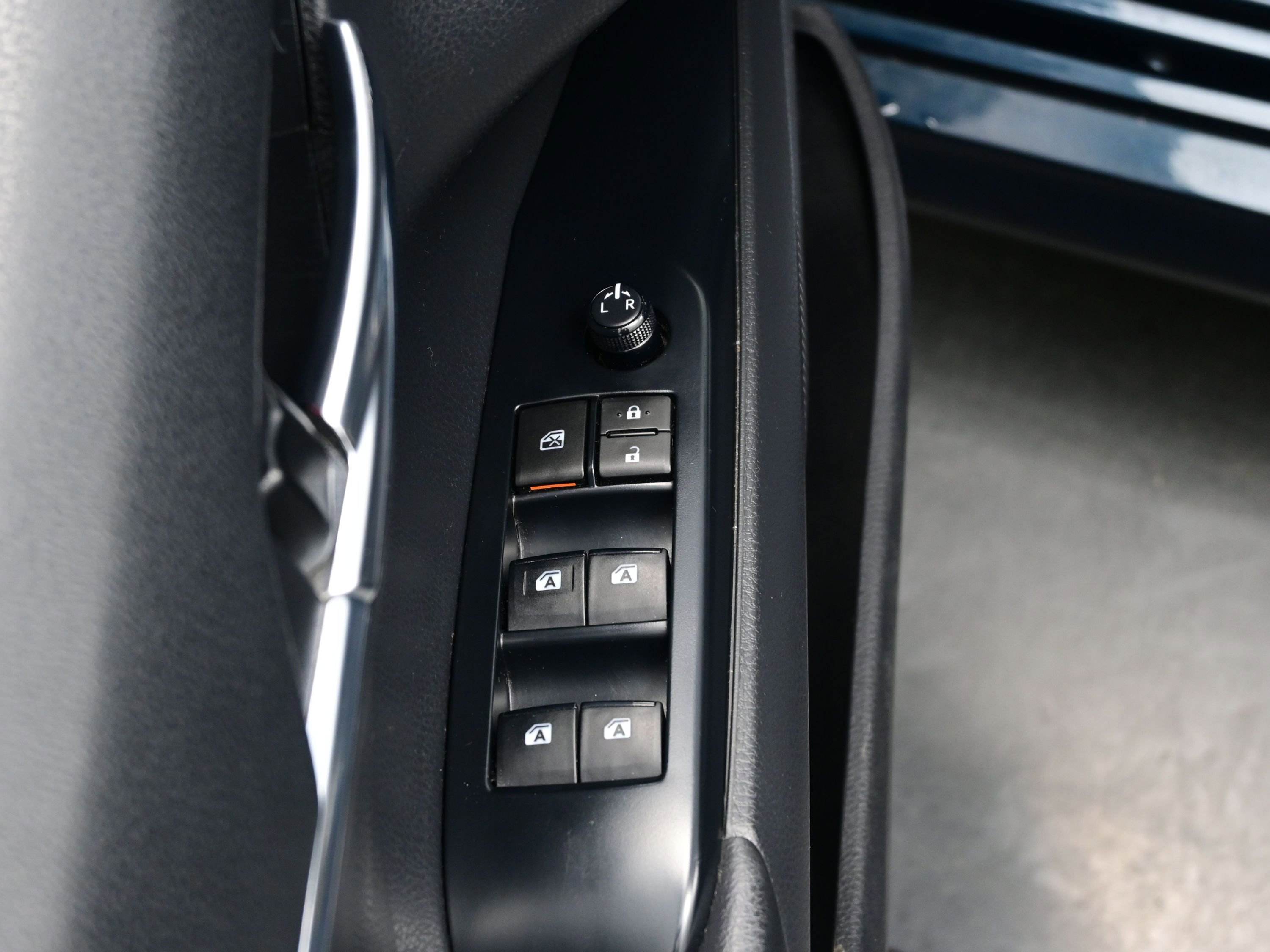 Used 2019 Toyota Camry LE image 10