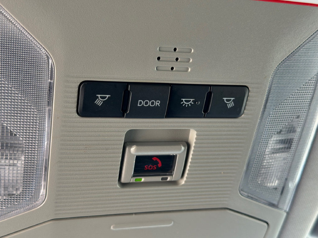 Used 2025 Toyota RAV4 XLE AWD/4WD image 30