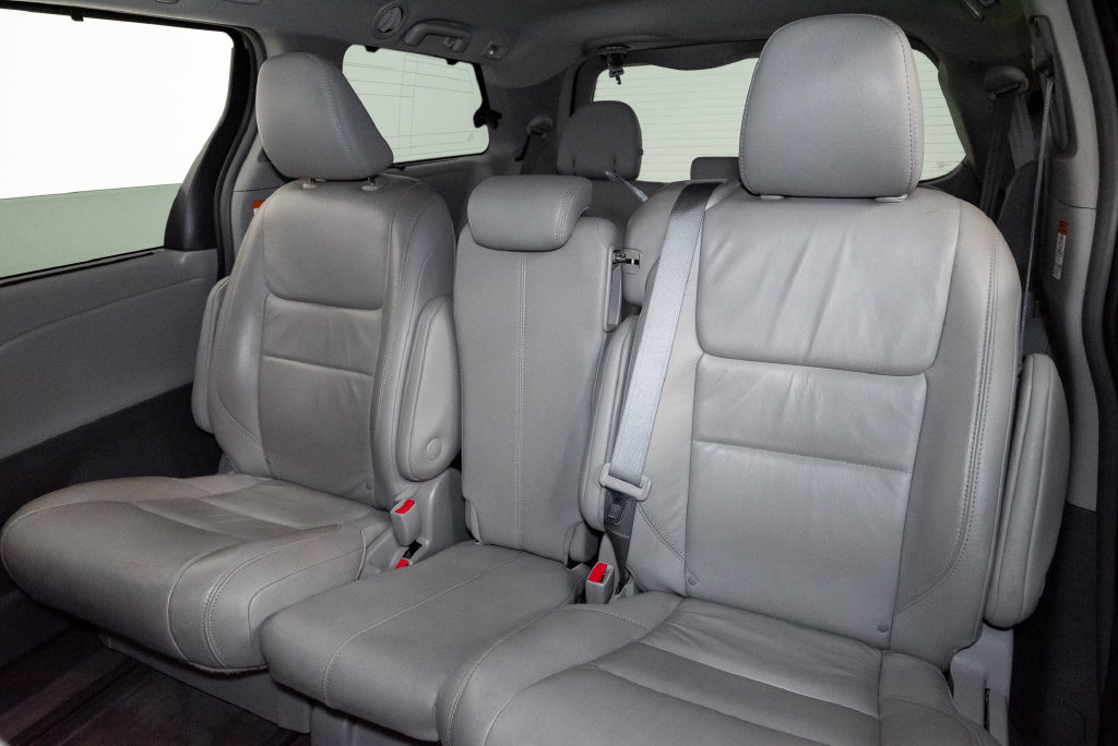 Used 2018 Toyota Sienna XLE Premium FWD image 23