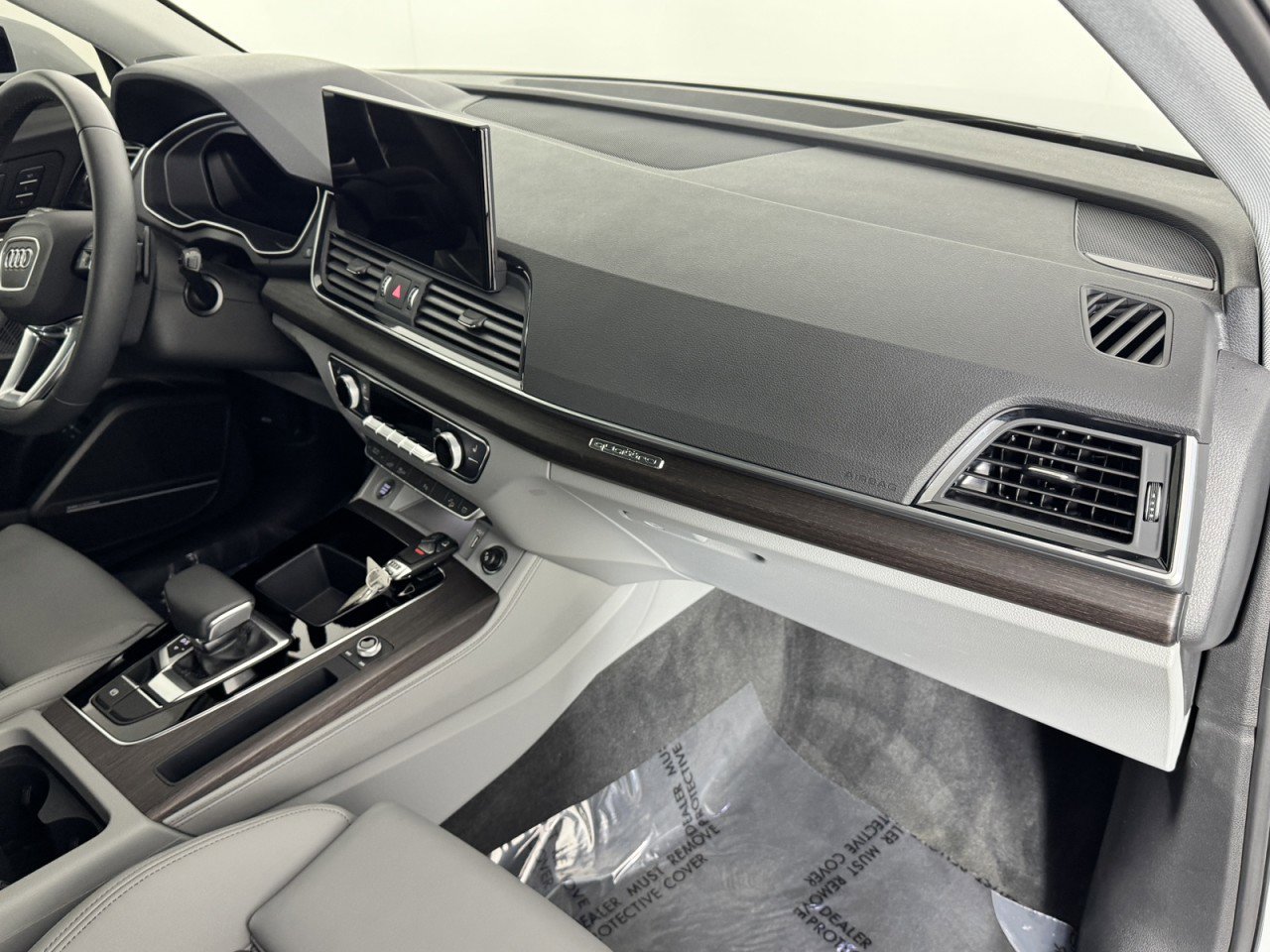Used 2024 Audi Q5 e Premium Plus w/ Premium Plus Package image 7
