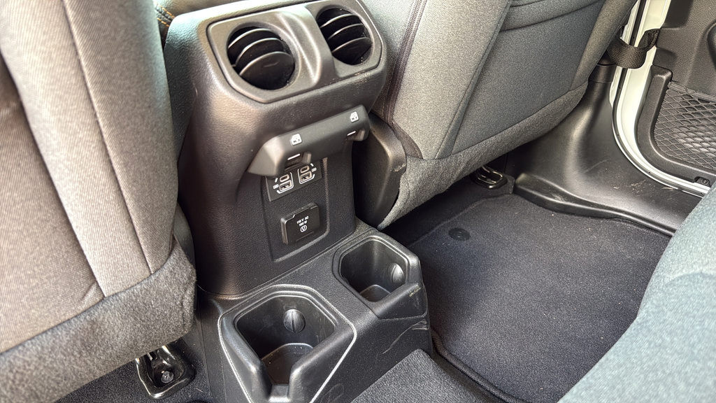 Used 2026 Jeep Wrangler Unlimited Sahara AWD/4WD image 24