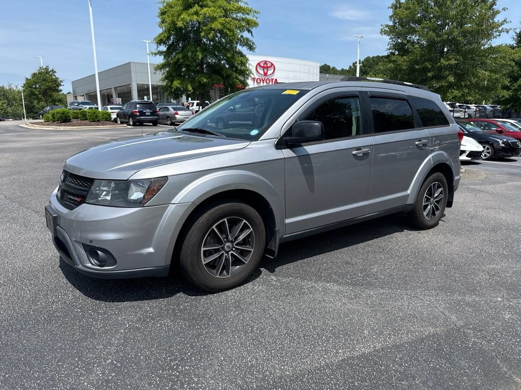 Used 2018 Dodge Journey SXT w/ Connectivity Group FWD image 1