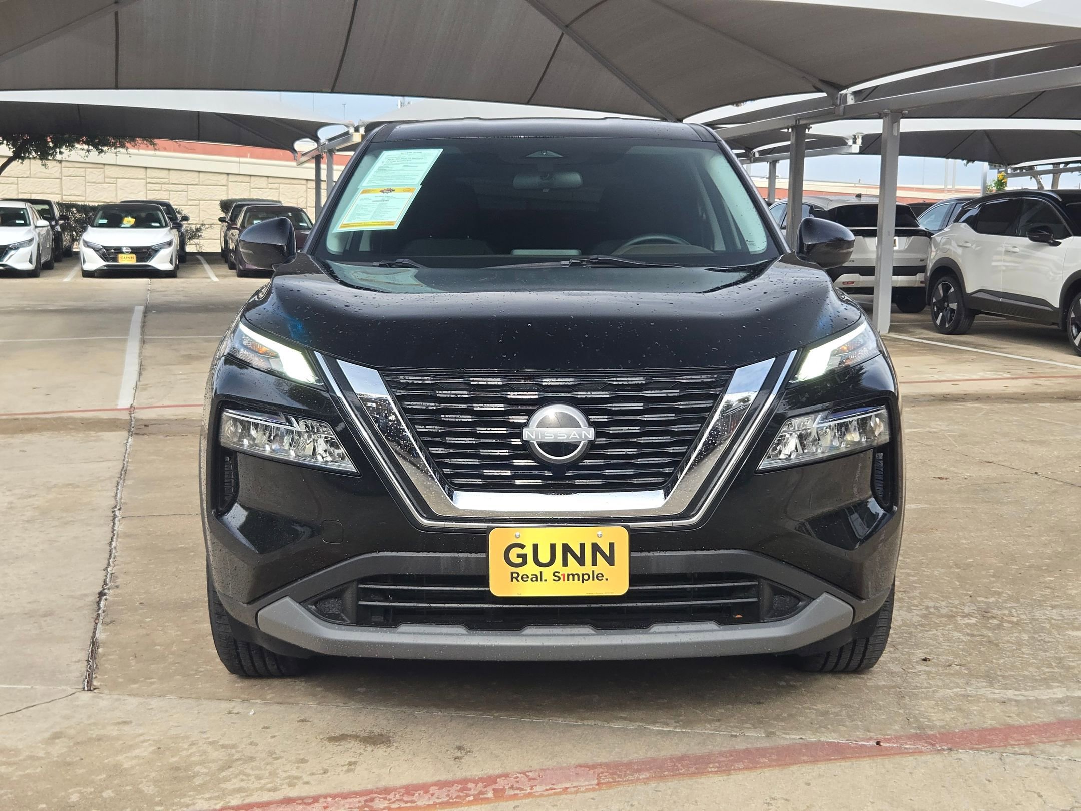 Used 2022 Nissan Rogue SV image 2