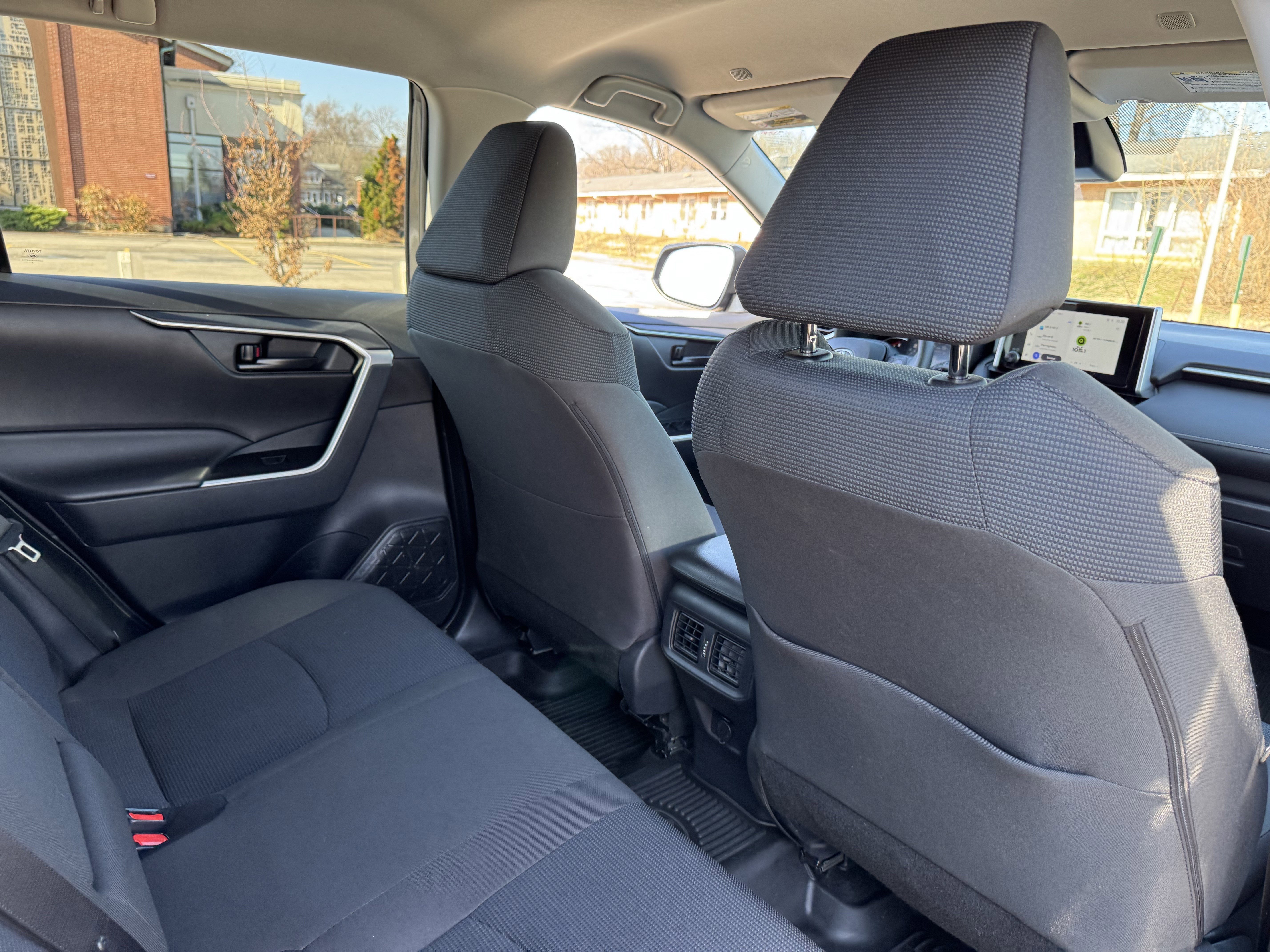 Used 2024 Toyota RAV4 LE image 32