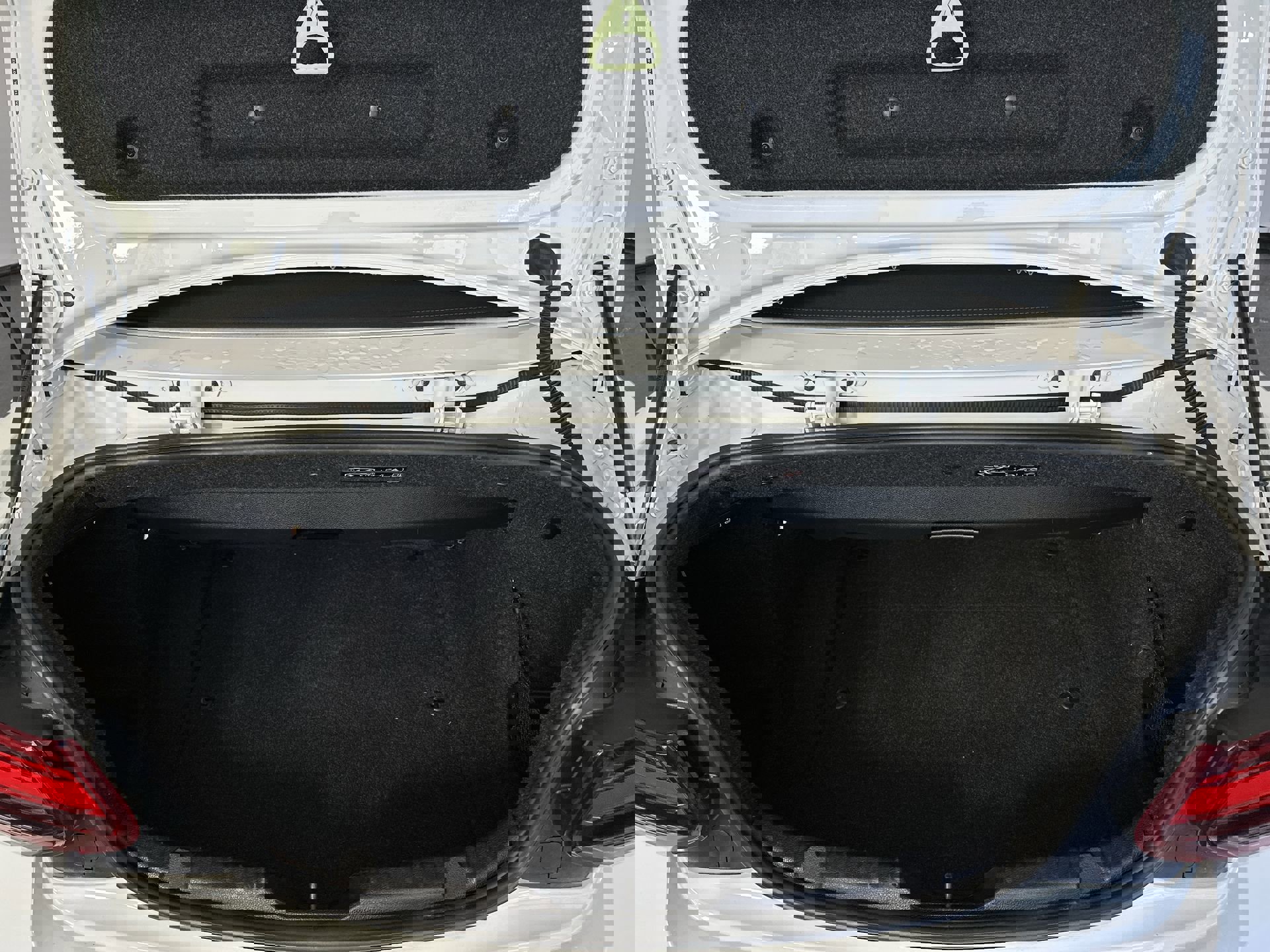 Used 2020 BMW 230i xDrive Convertible image 28