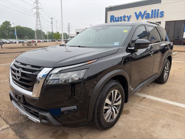 Used 2025 Nissan Pathfinder SL image 2