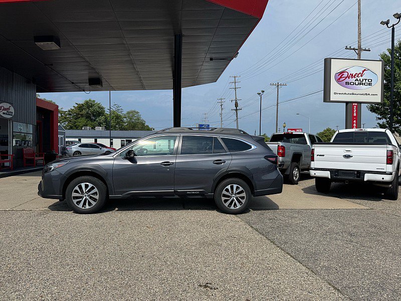 Used 2023 Subaru Outback Premium AWD/4WD image 1