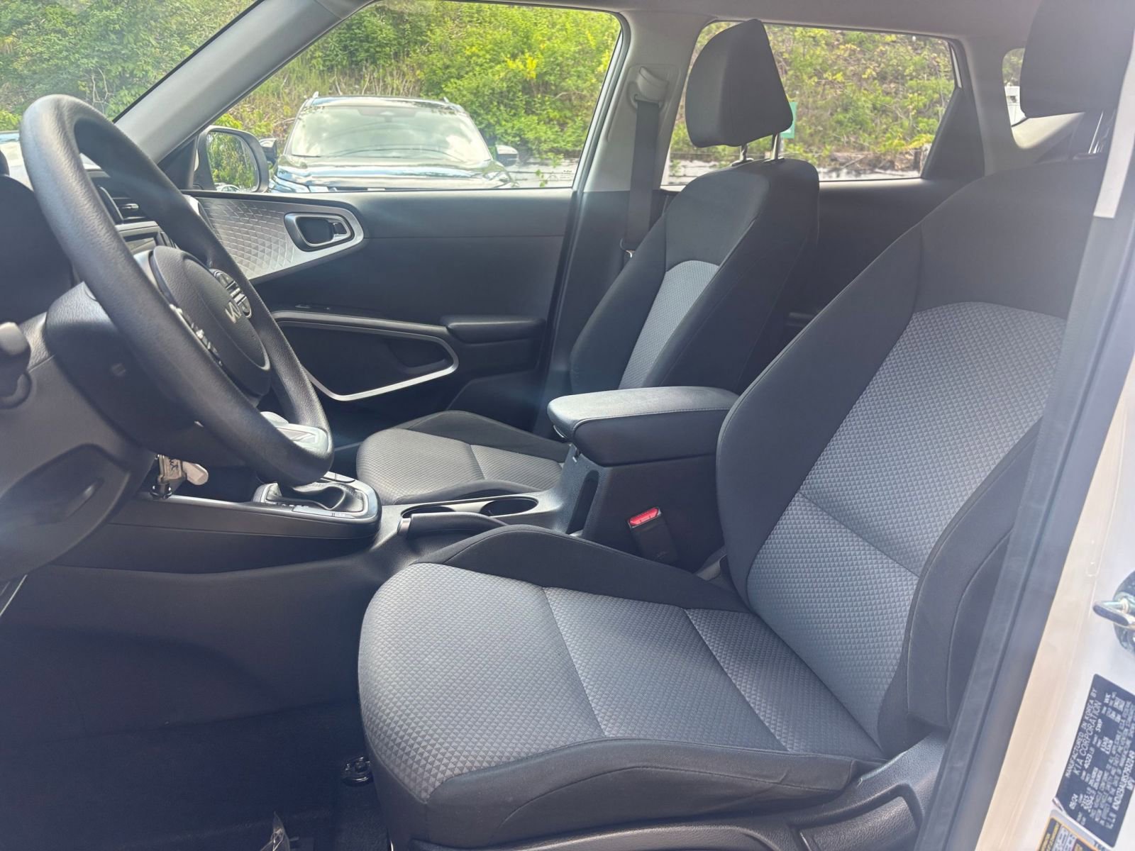Used 2025 Kia Soul LX w/ LX Technology Package FWD image 34