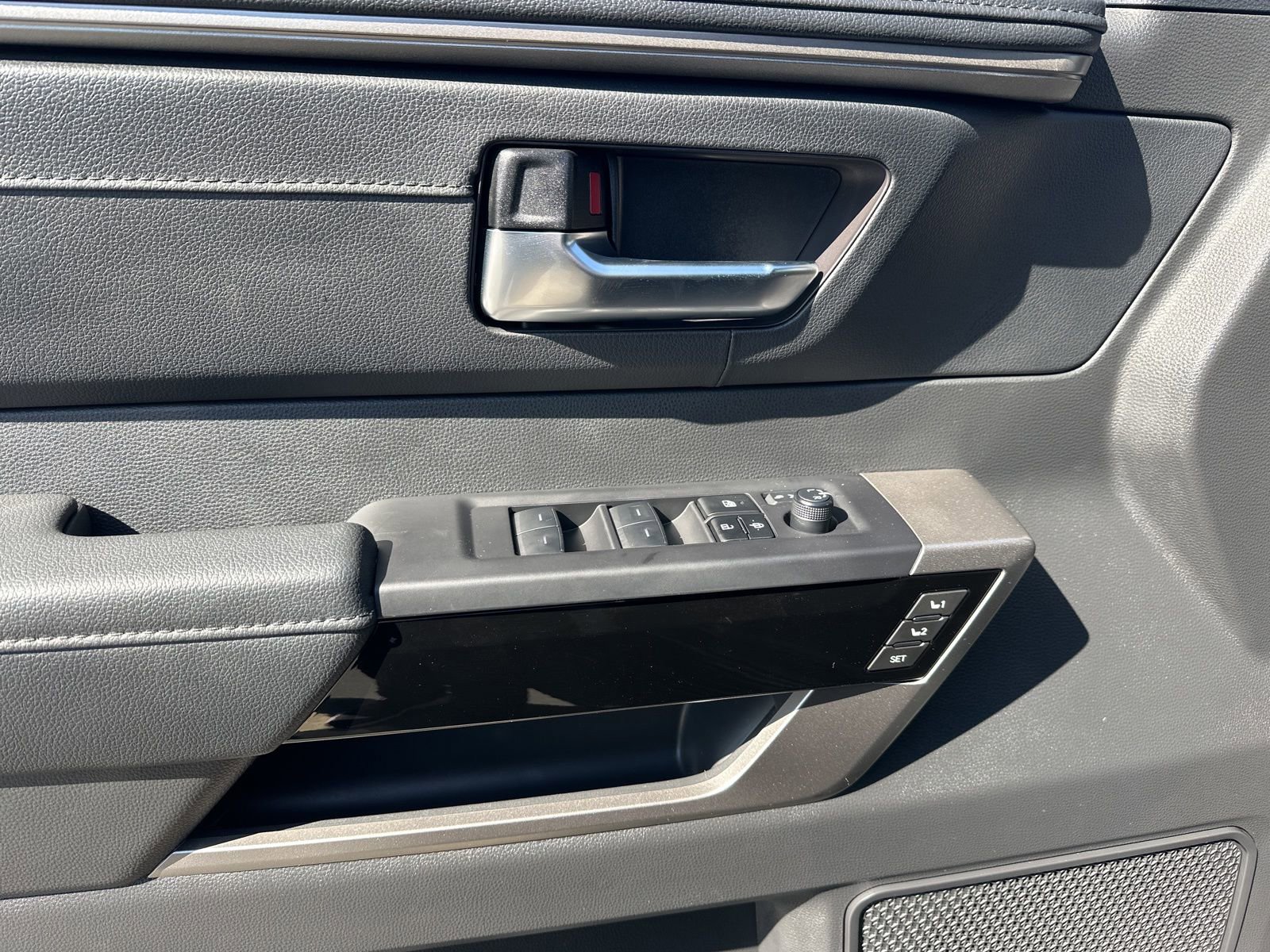 Certified 2025 Toyota Sequoia Limited AWD/4WD image 5