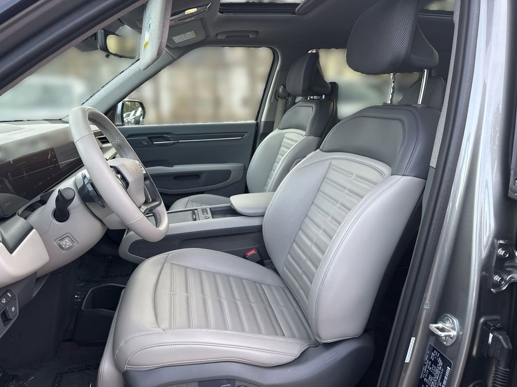 Used 2024 Kia EV9 Land image 13