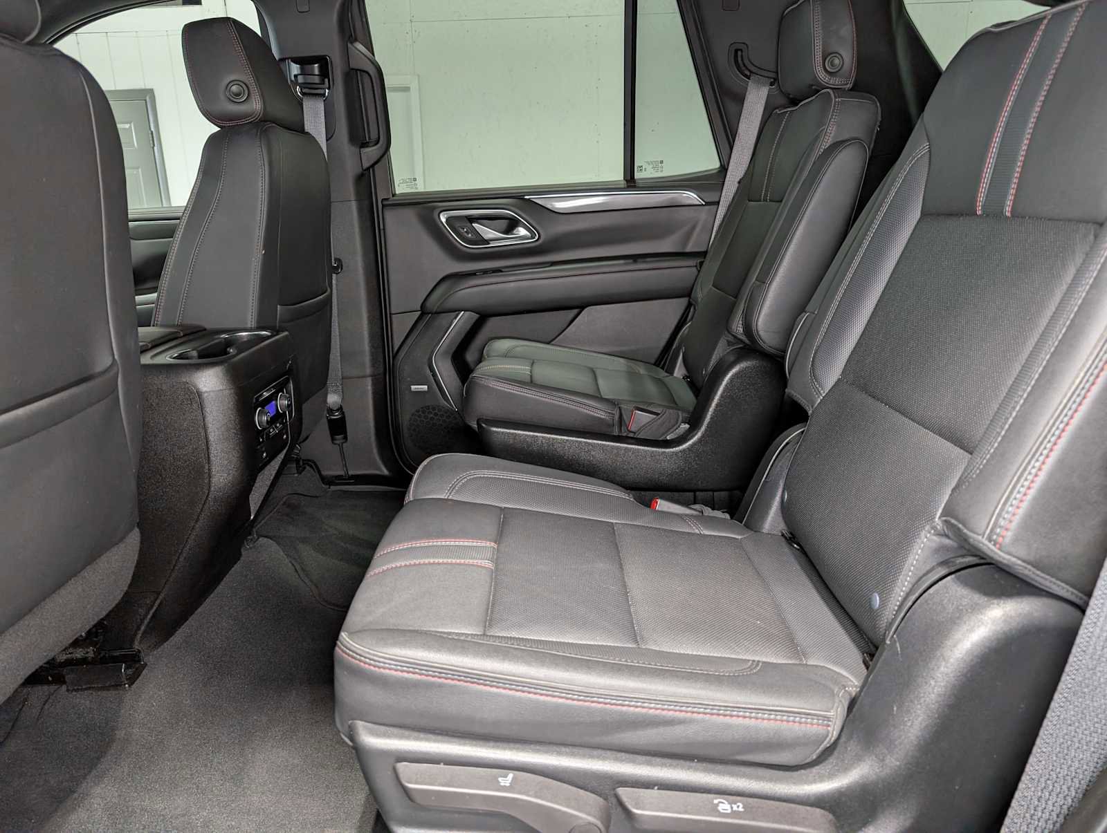 Used 2022 Chevrolet Tahoe RST w/ Luxury Package AWD/4WD image 24