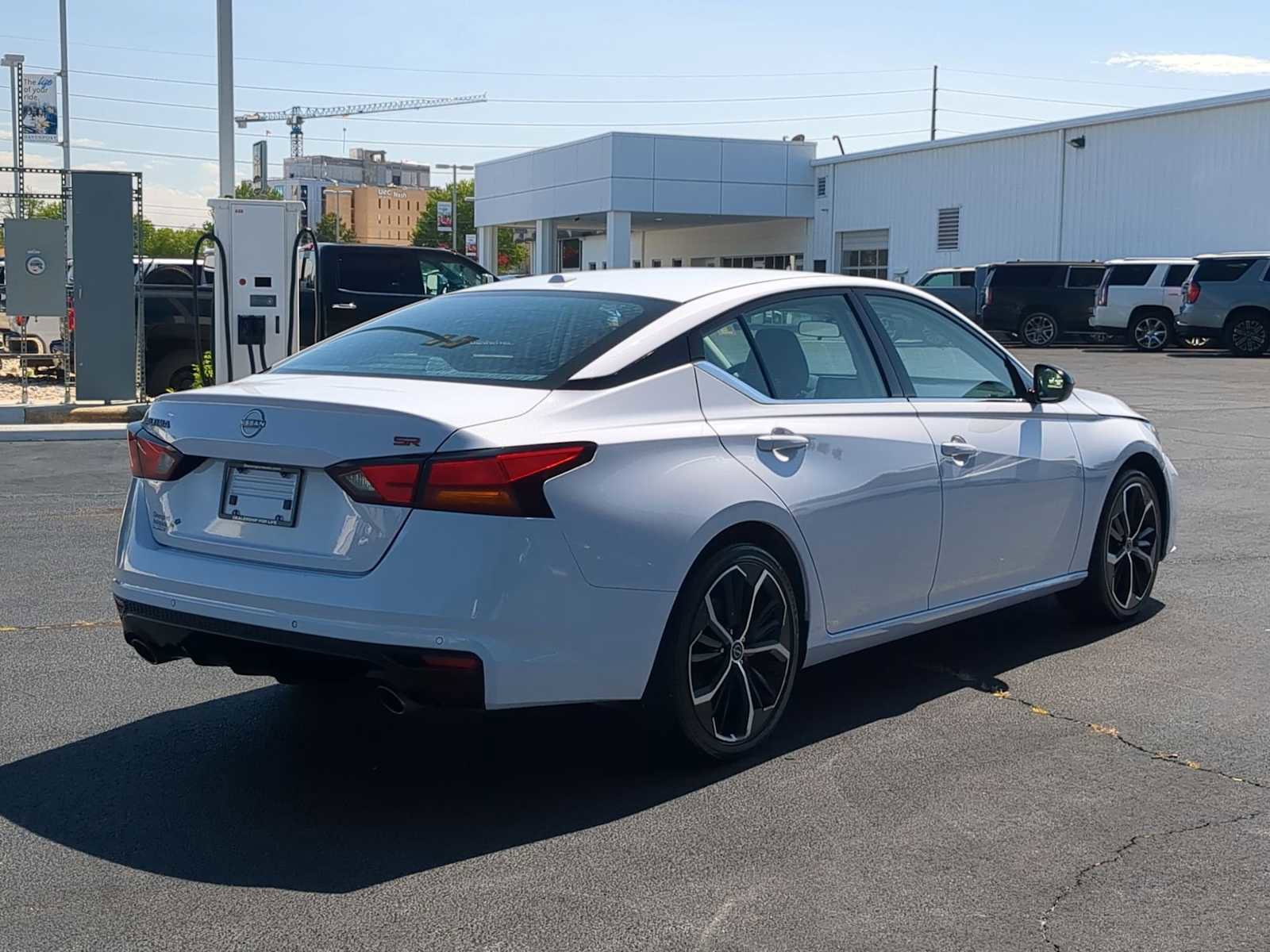 Used 2024 Nissan Altima 2.5 SR FWD image 8