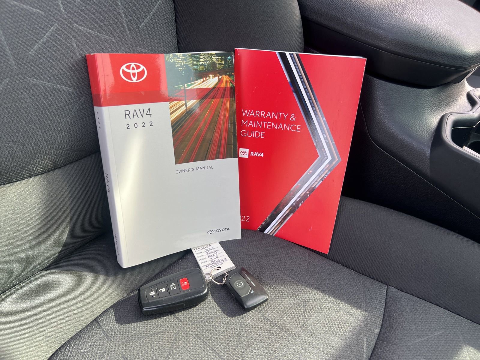 Used 2022 Toyota RAV4 XLE image 57