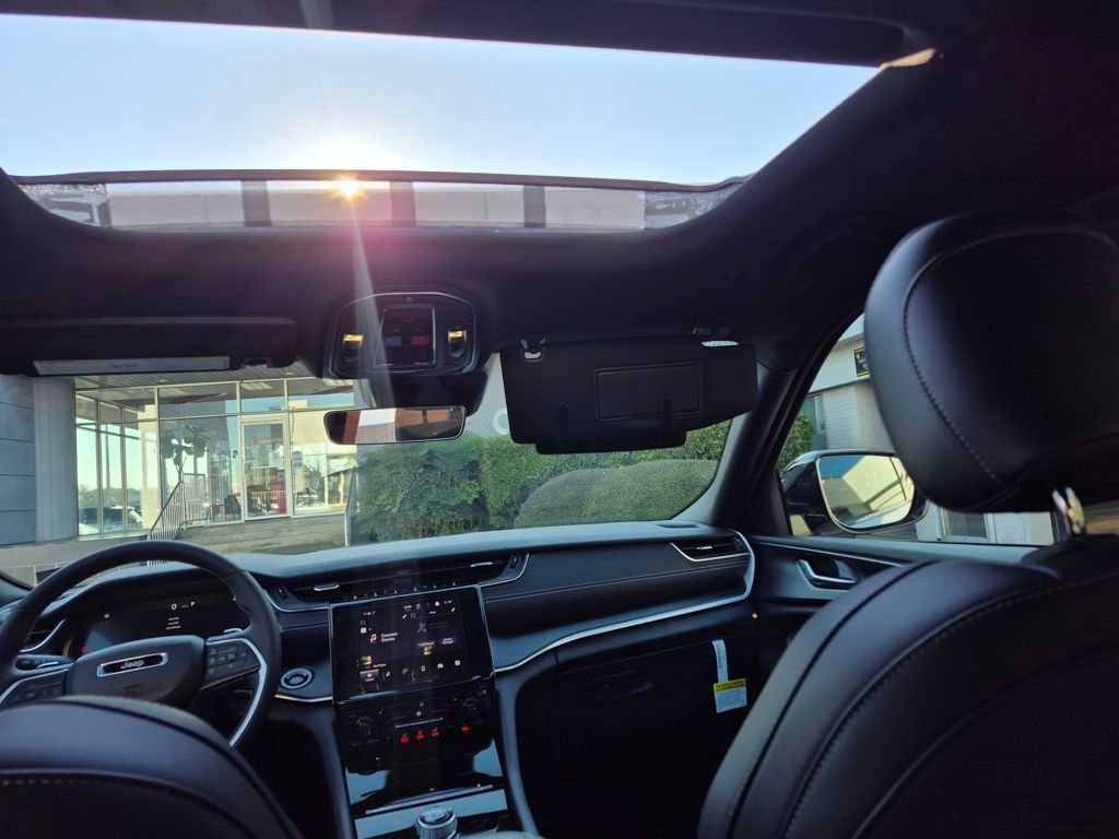 Used 2025 Jeep Grand Cherokee L Altitude image 13