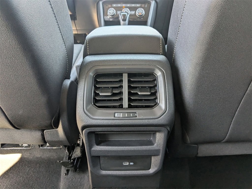 Used 2024 Volkswagen Taos SE image 27
