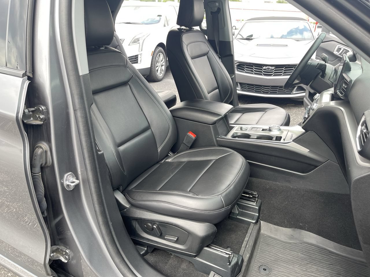 Used 2024 Ford Explorer XLT w/ Equipment Group 202A AWD/4WD image 26