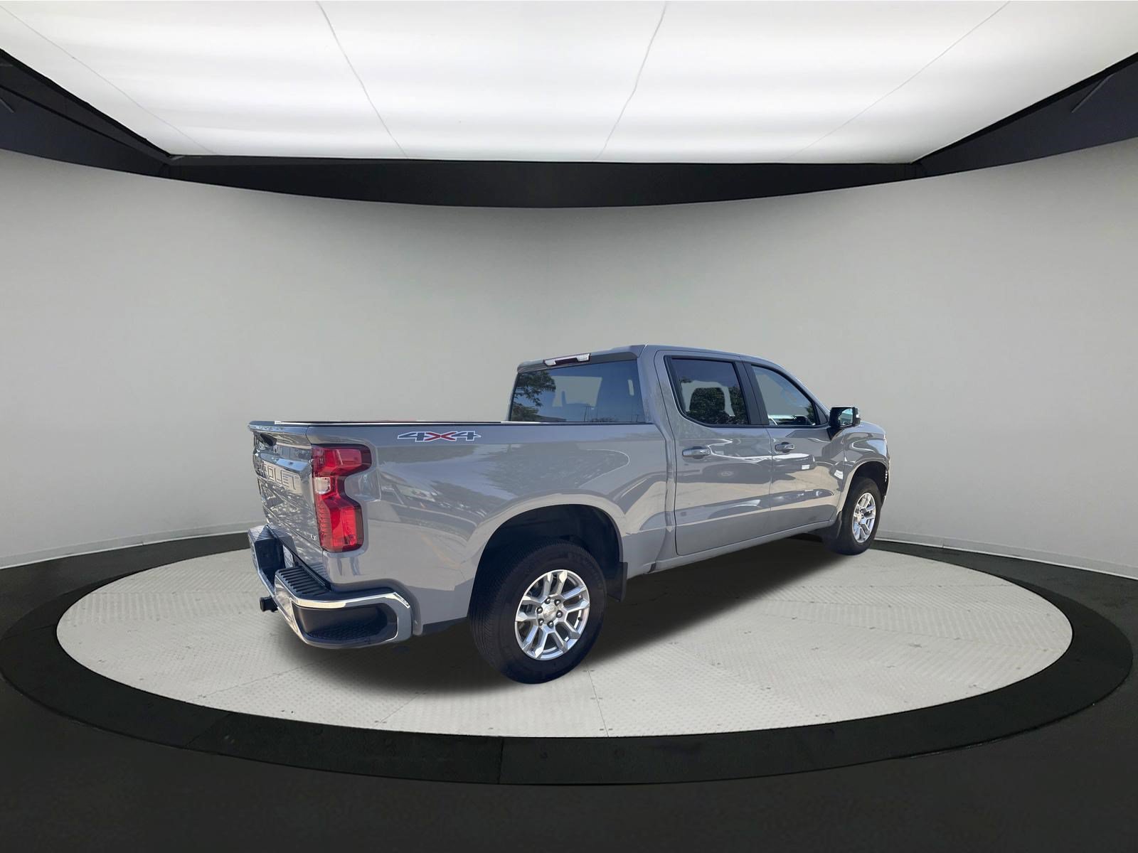 Used 2024 Chevrolet Silverado 1500 LT AWD/4WD image 7