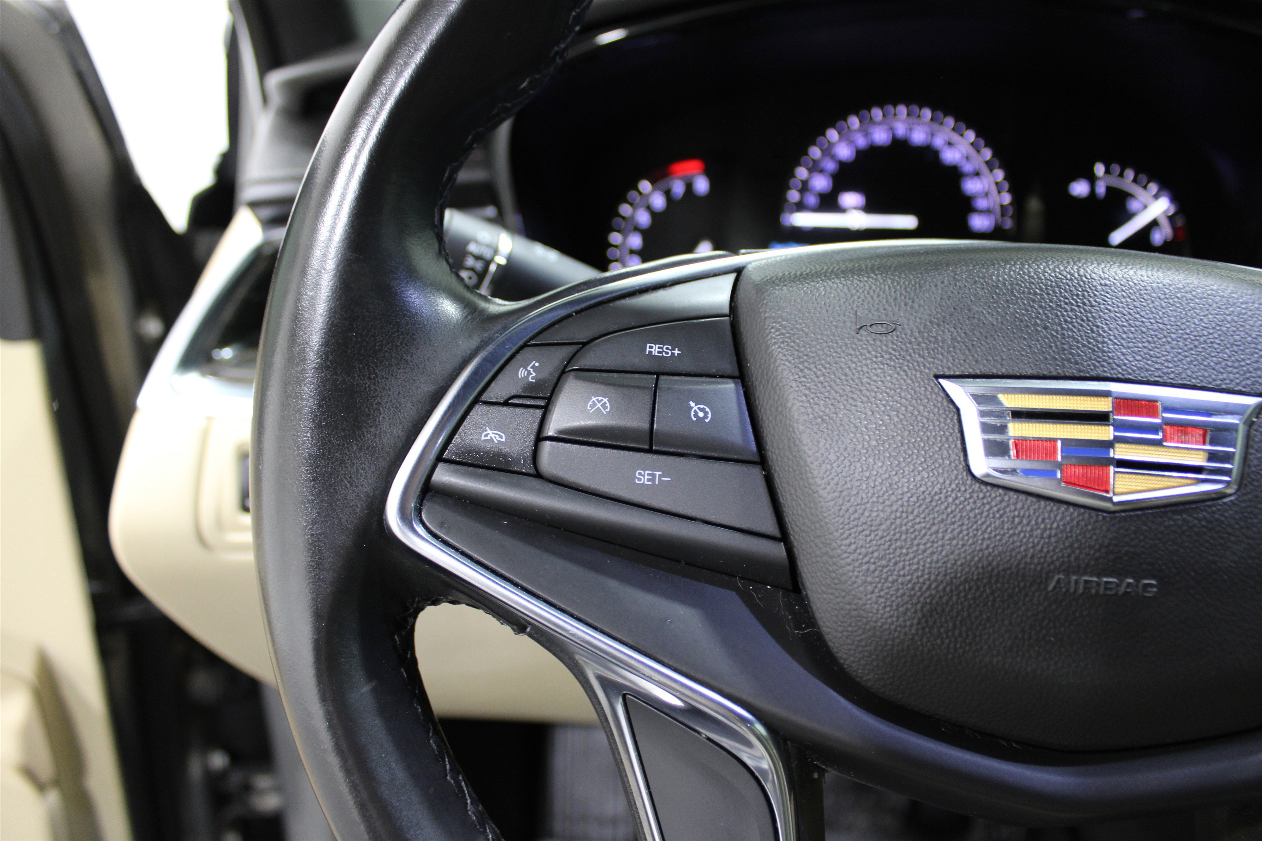 Used 2019 Cadillac XT5 FWD image 12