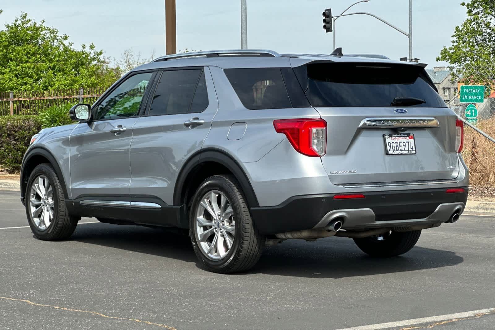 Certified 2021 Ford Explorer Limited w/ Equipment Group 301A image 6