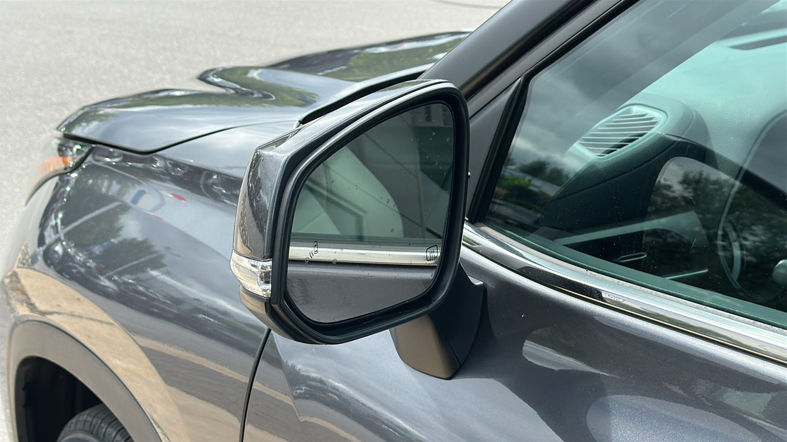 Used 2023 Toyota Highlander XLE FWD image 12