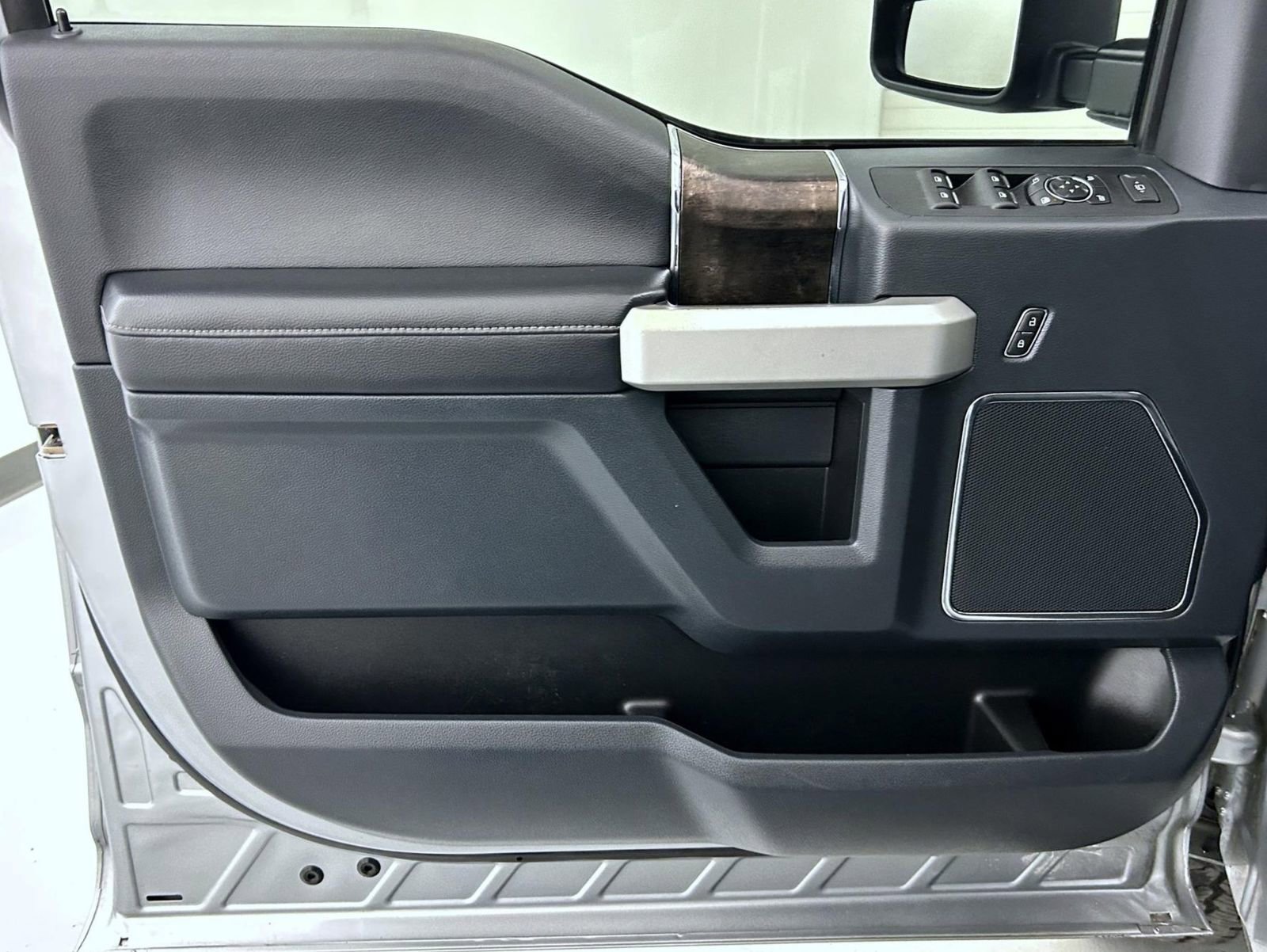 Used 2022 Ford F250 Lariat w/ Chrome Package image 9