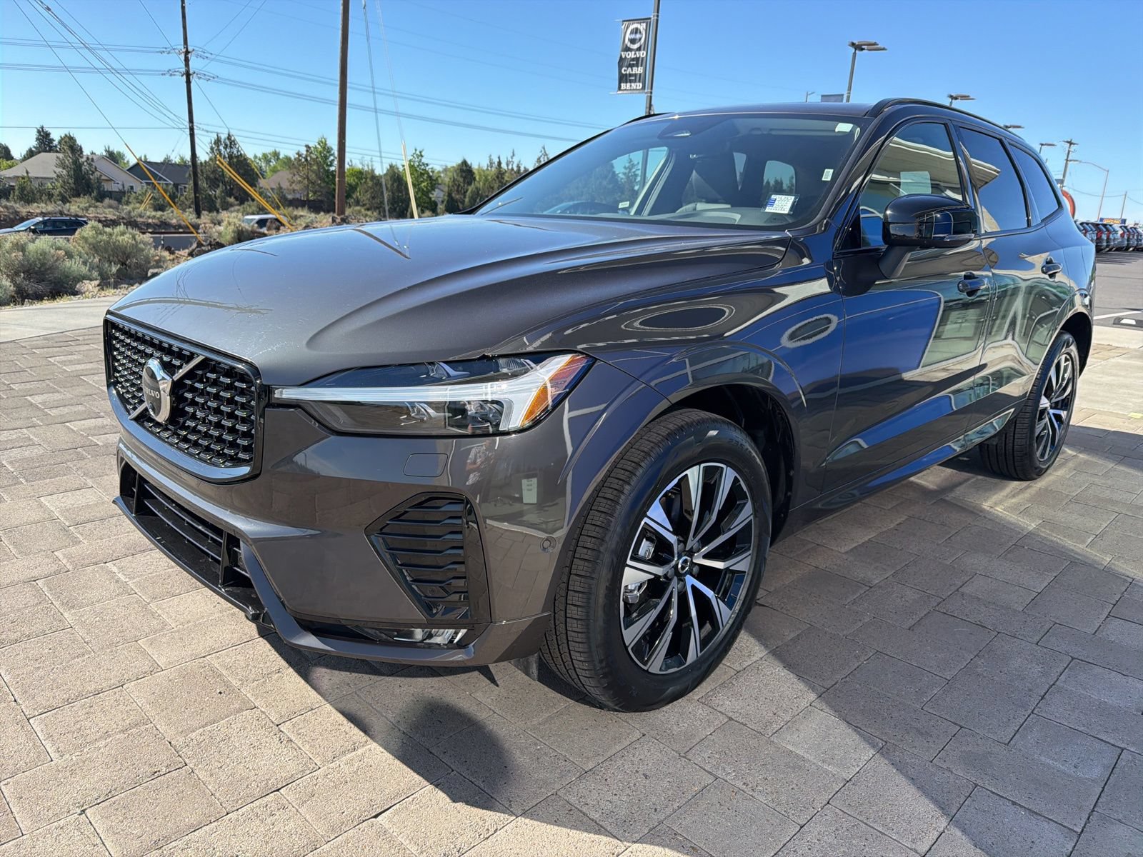 Used 2025 Volvo XC60 B5 Plus AWD/4WD image 4