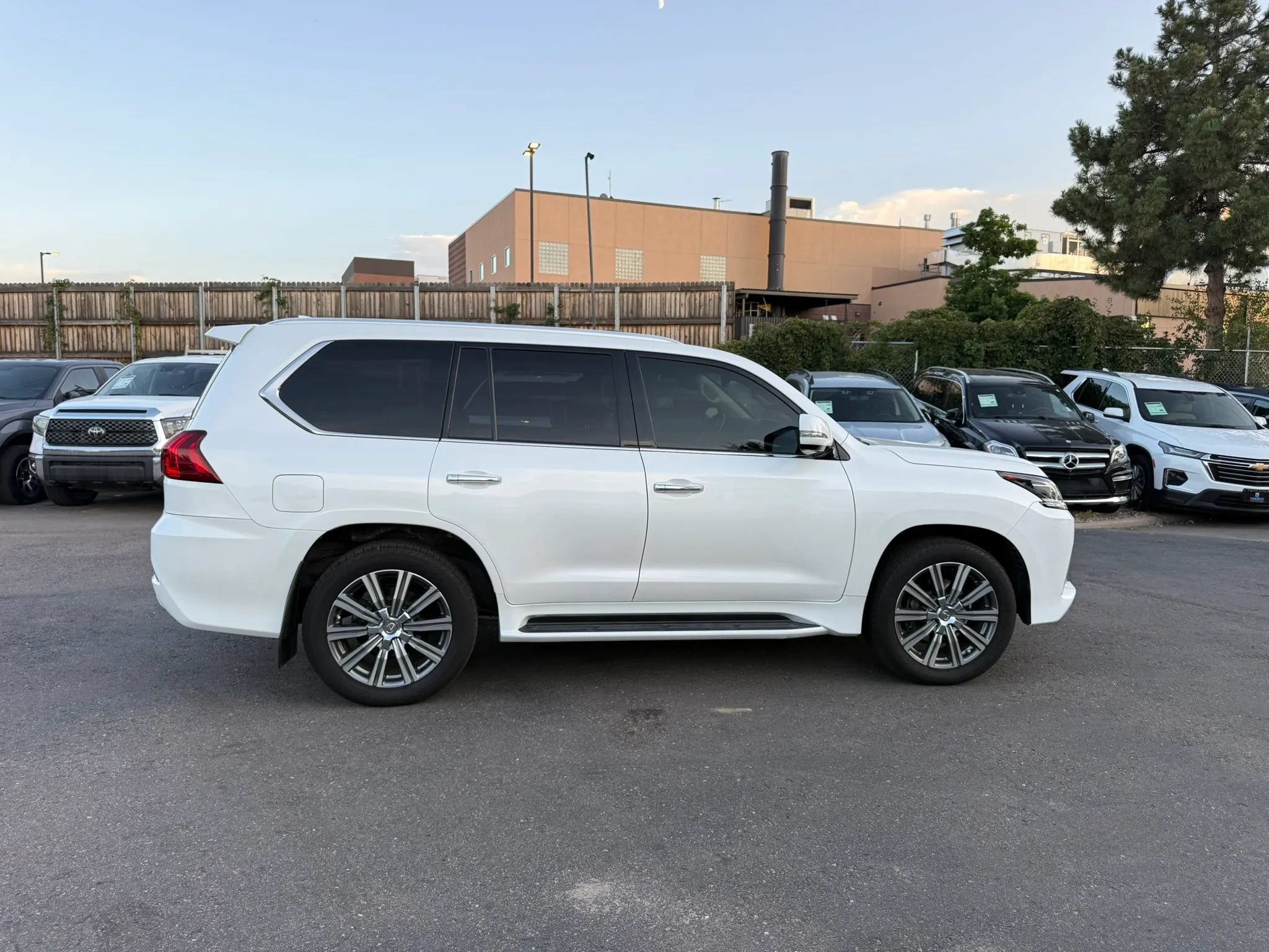 Used 2017 Lexus LX 570 4WD image 10