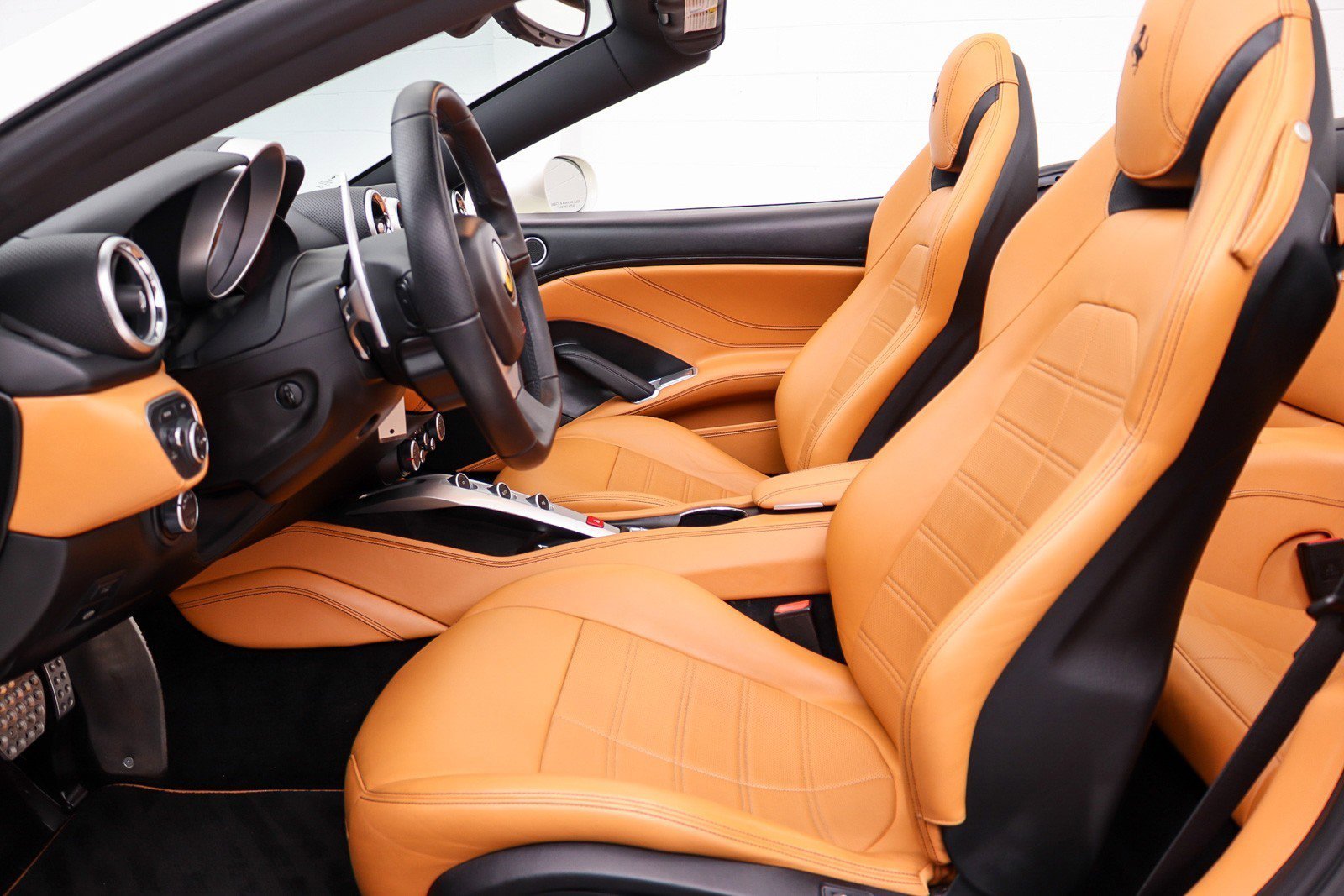 Used 2017 Ferrari California T RWD image 36