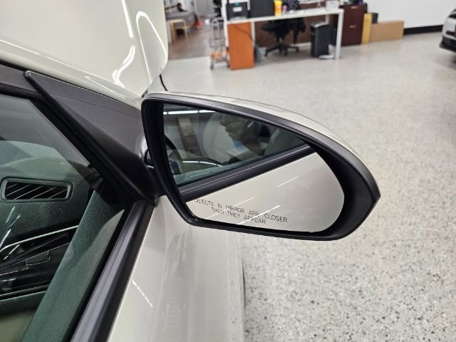 Used 2017 Hyundai Elantra SE image 34