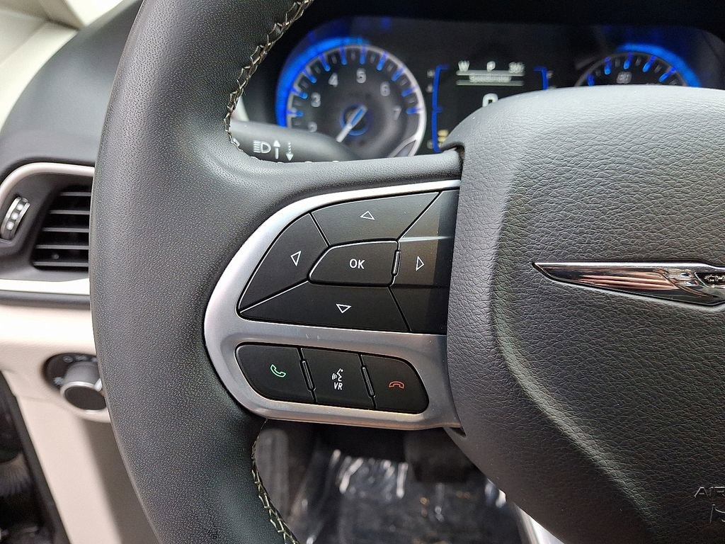 Used 2023 Chrysler Voyager LX image 21