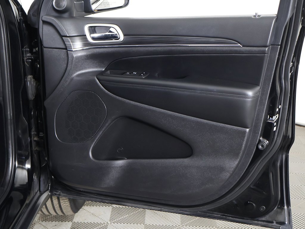 Used 2022 Jeep Grand Cherokee Limited image 24